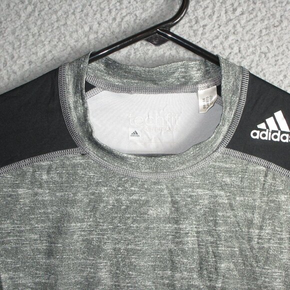 ADIDAS TECHFIT MEN'S COMPRESSION SHIRT GRAY BLACK SMALL POLYESTER - Picture 1 of 4